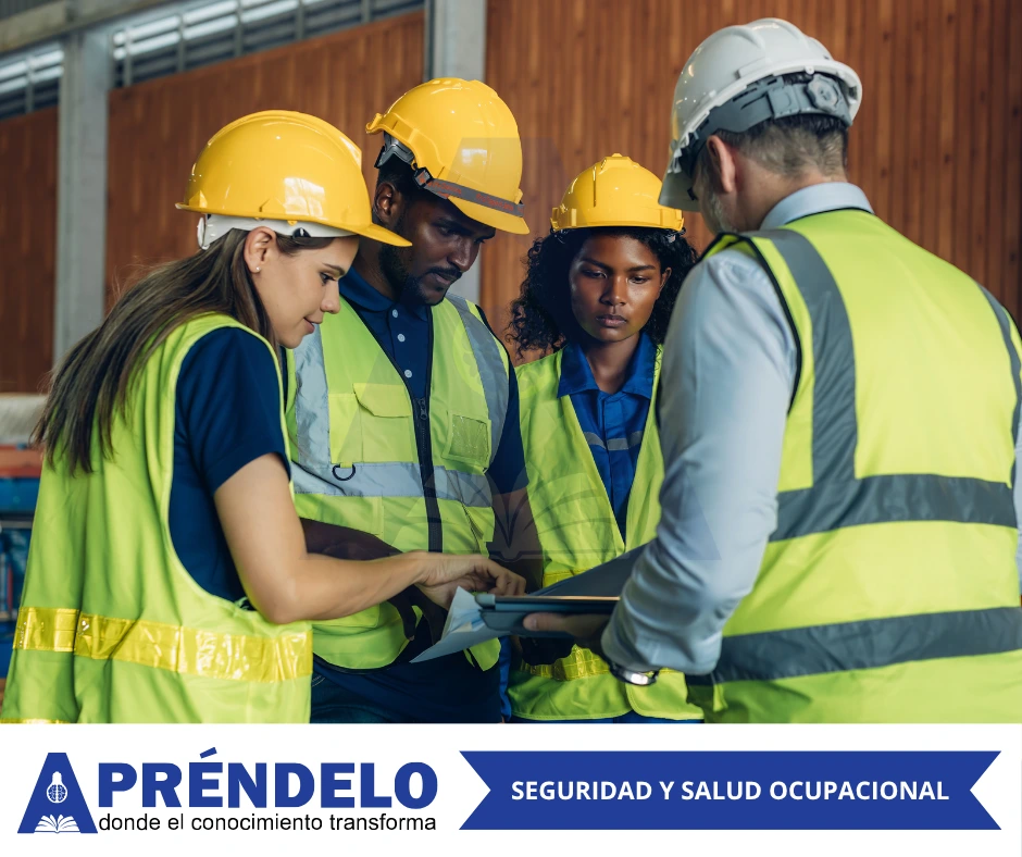 Equipo de seguridad industrial con cascos y chalecos en capacitación SST - Cursos de Seguridad Ocupacional - Aprendelo